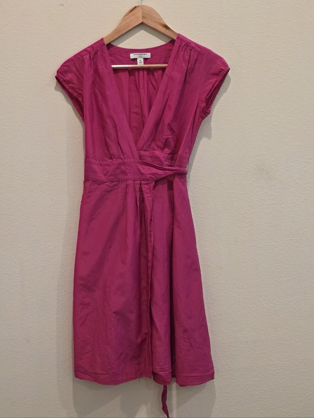 Banana Republic Silk Fuchsia wrap dress V-neck Cap-sleeve minimalist euro summer - Picture 2 of 10